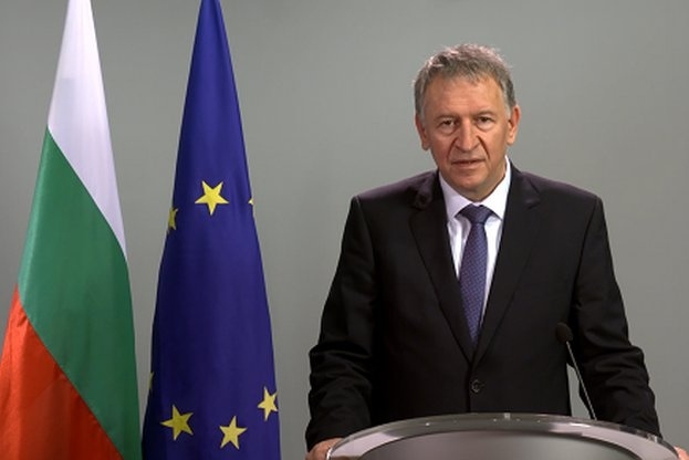 Министър Кацаров издаде нова заповед за влизане в България